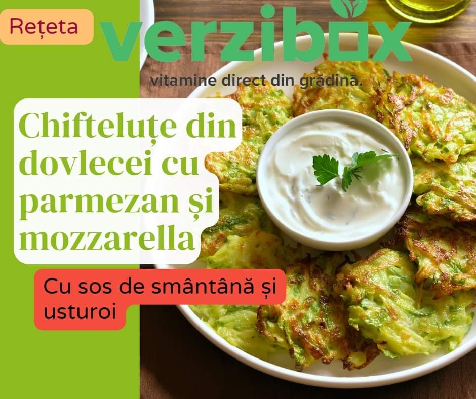 Chifteluțe de dovlecei cu parmezan și mozzarella servite cu sos de smântână și usturoi